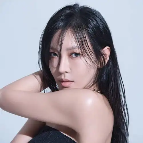 组图顶楼金素妍拍时尚写真干练优雅气场十足