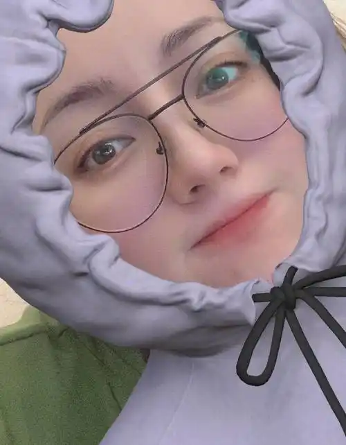 时隔近4个月,迪丽热巴终于营业晒出自拍,闭眼嘟嘴卖萌超可爱_美貌