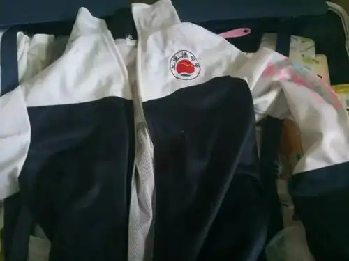 不得了乐山这几所学校的校服火了都说是最丑的你肯定穿过