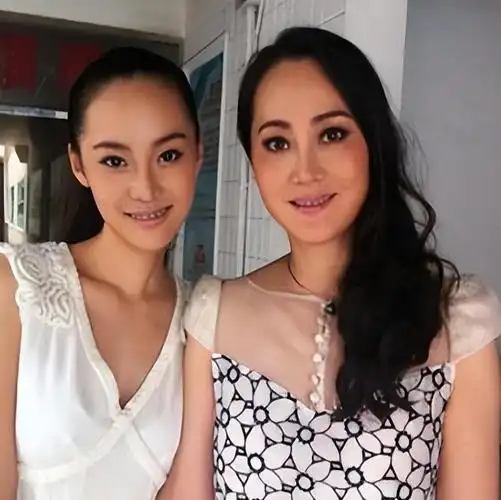 宋佳注定要孤独终老的时候,她在2017年突然宣布自己与比利时富商结婚