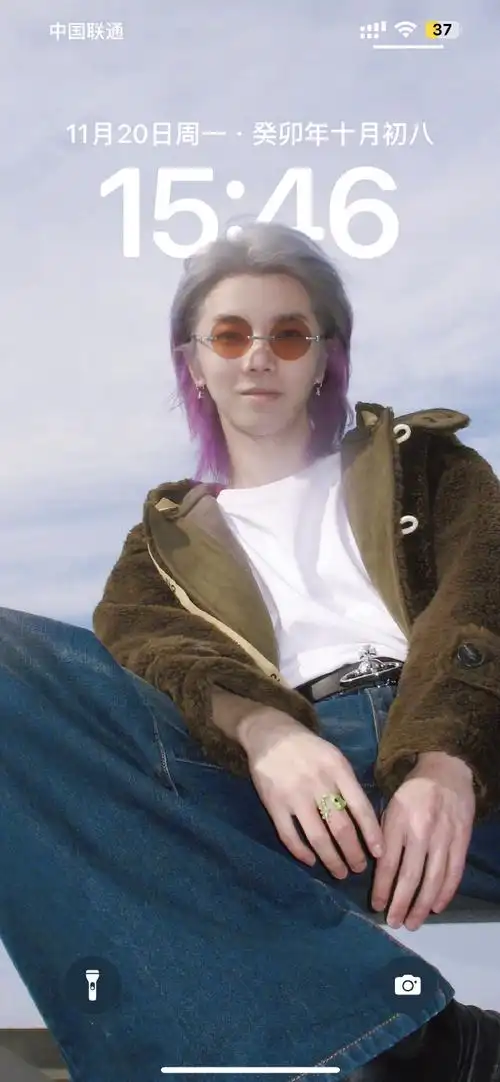 华晨宇美貌大赏#我不停换壁纸的样子很狼狈