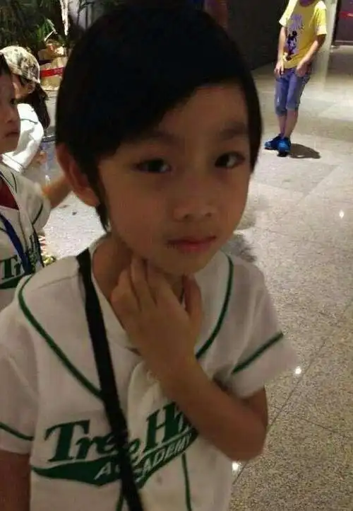 小糯米近照曝光近日,又有记者抓拍到了杨幂女儿"小糯米"的正脸照,自从