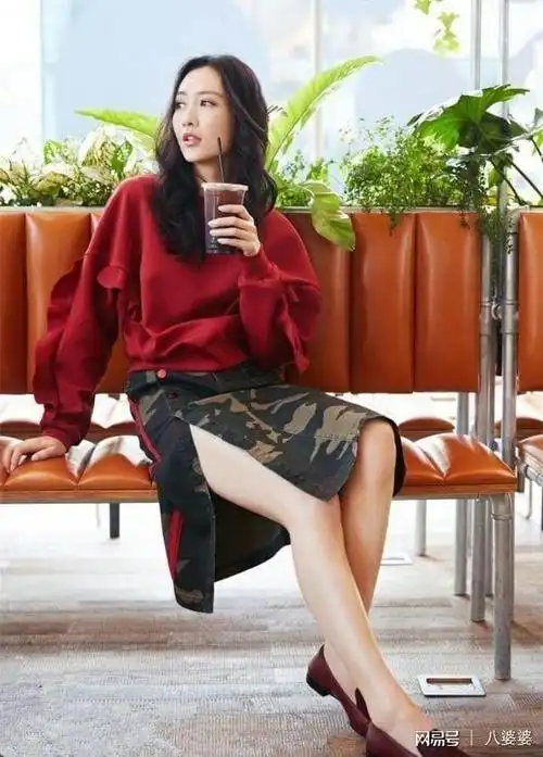 王鸥为秀美腿裙子开叉到大腿根这招杨幂早就玩过了