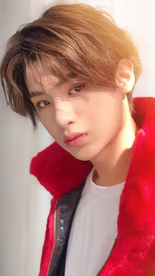 黄明昊