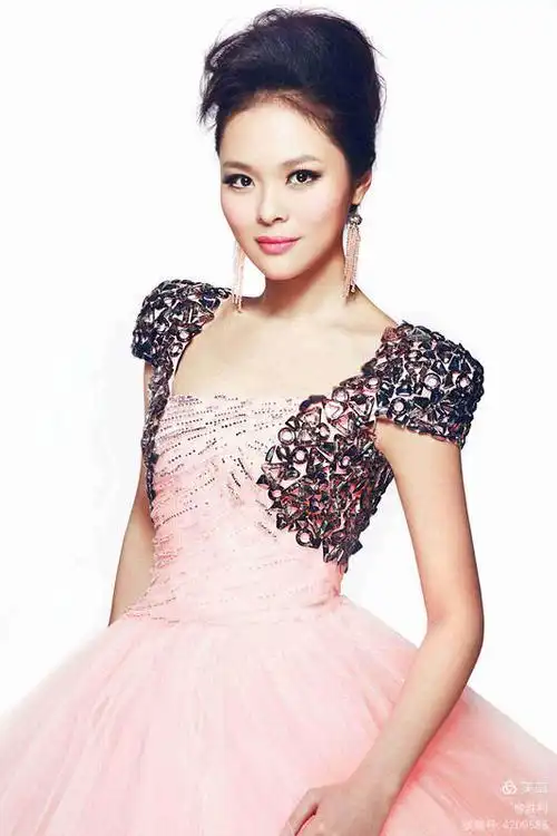 民族唱法女歌手