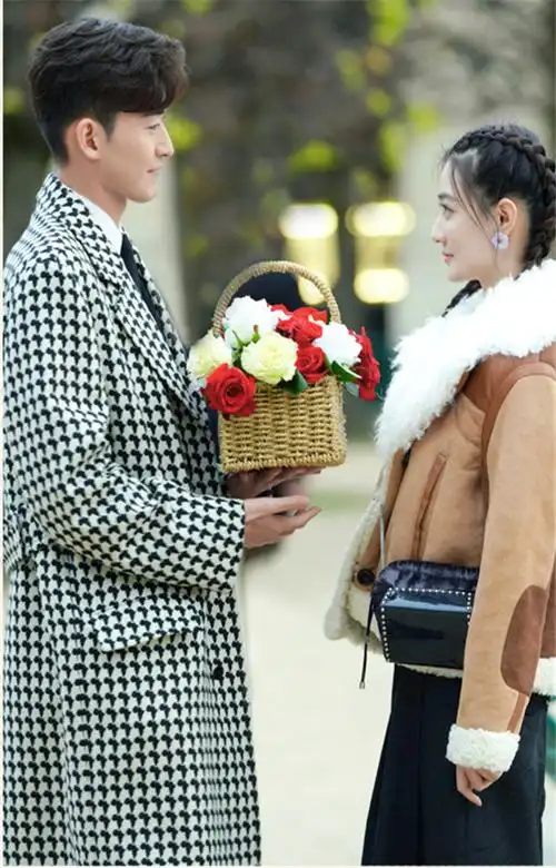 张翰徐璐牵手逛街一点不避嫌网友这对cp太甜了