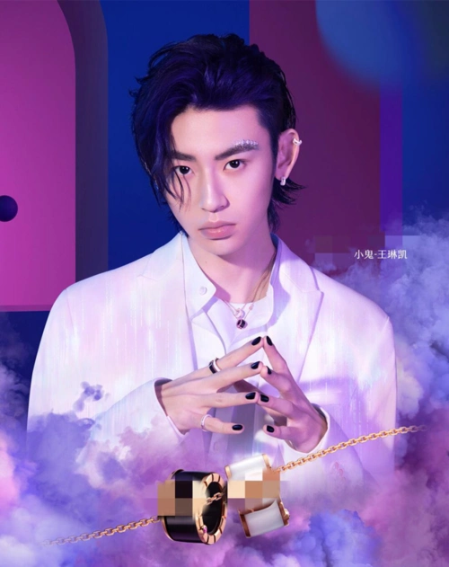 小鬼薇娅跨界合体赛博朋克造型超吸睛