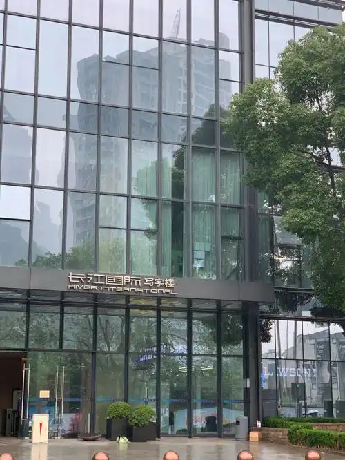 还贴了敖子逸和时团的海报哈哈哈92#时代峰峻  #丁程鑫  #重庆育才