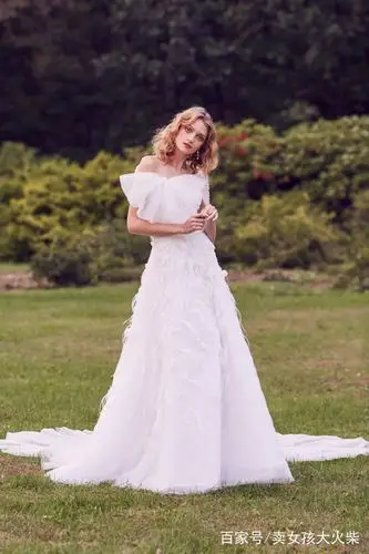 秋冬婚纱系列,再也不怕秋冬没有好看的婚纱了,你喜欢哪款?