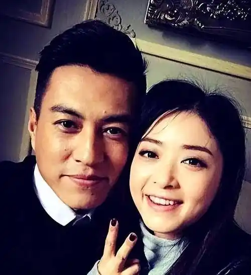 44岁靳东老婆曝光,原来是赫赫有名的她,难怪看不上江珊母女