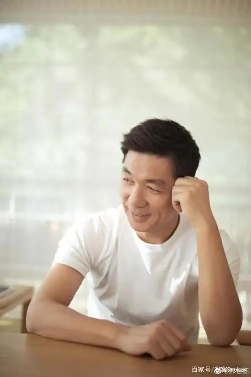 从《士兵突击》到《空降利刃》,邢佳栋的硬汉不止外表