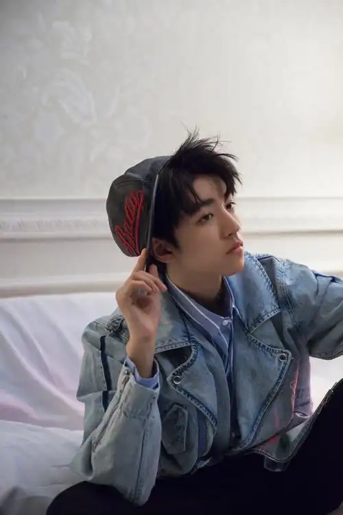 王俊凯2018.04.25五月一日《ok!精彩》六周年特刊封面拍摄花絮