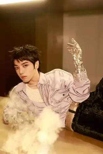 华晨宇壁纸:谢谢你我的王,让我留下了如此难忘的跨年