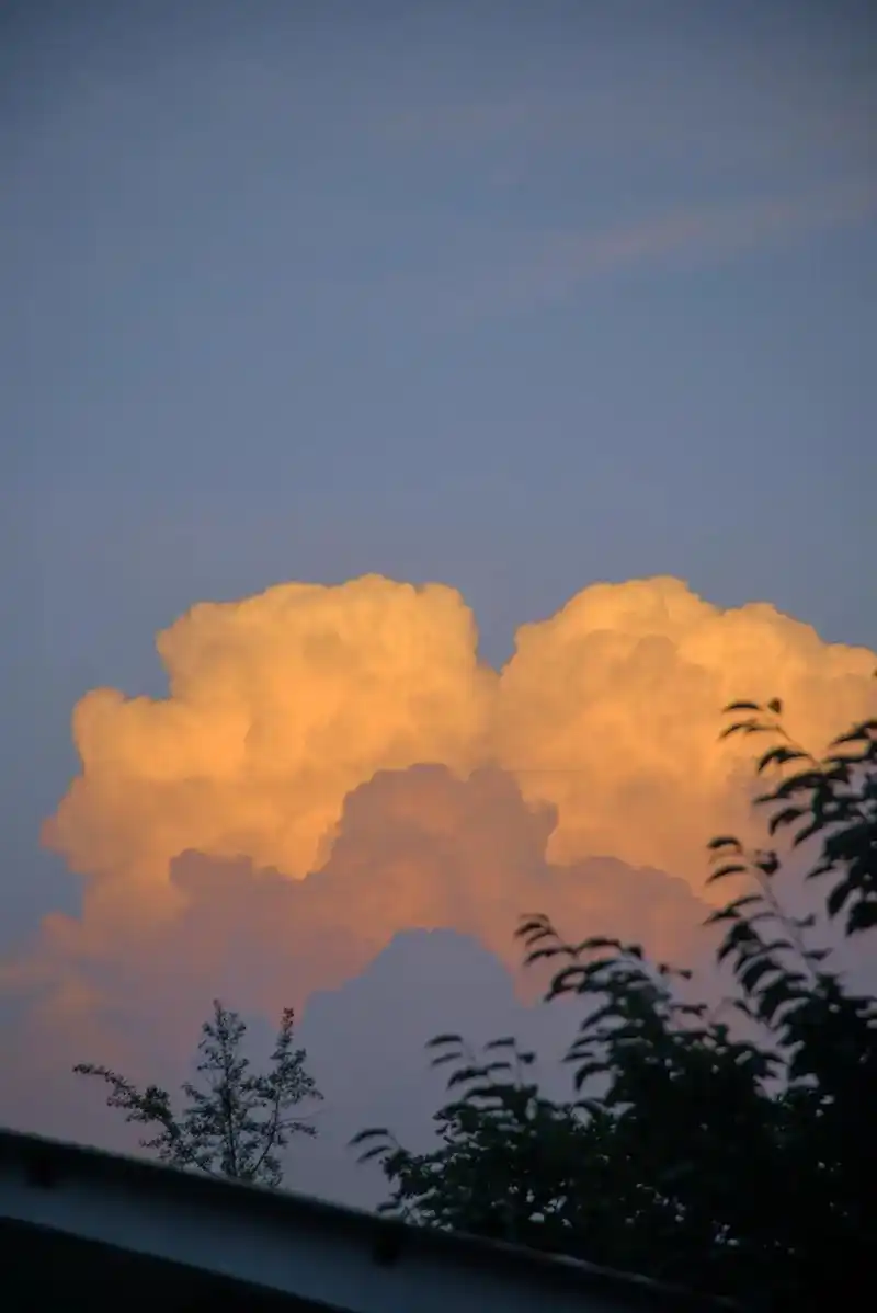 治愈系风景 #夏天的云 #壁纸 #云彩收集者 时间冲淡了甜 - 抖音