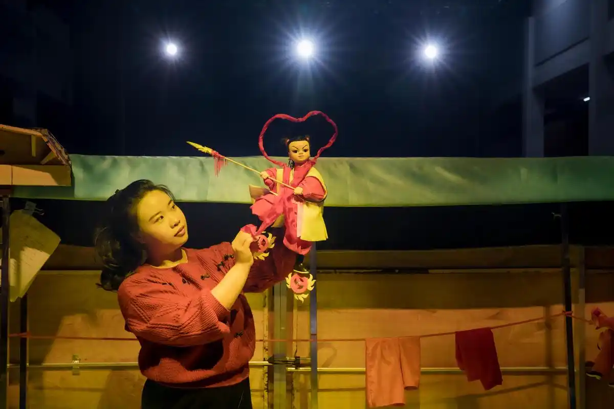 探寻掌中艺术记漳州布袋木偶戏台前幕后的故事