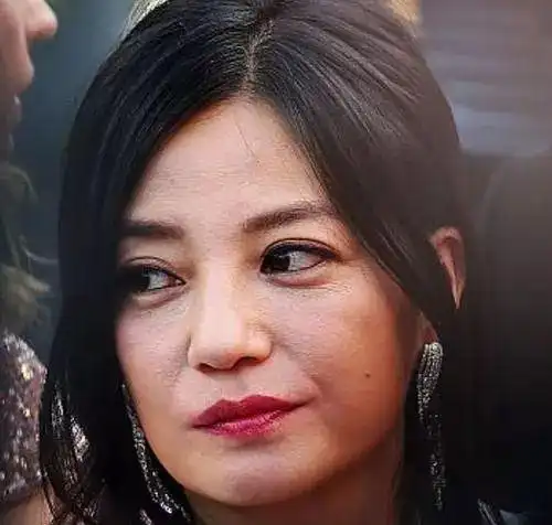 赵薇素颜满皮肤松垮脸皱纹大妈味十足