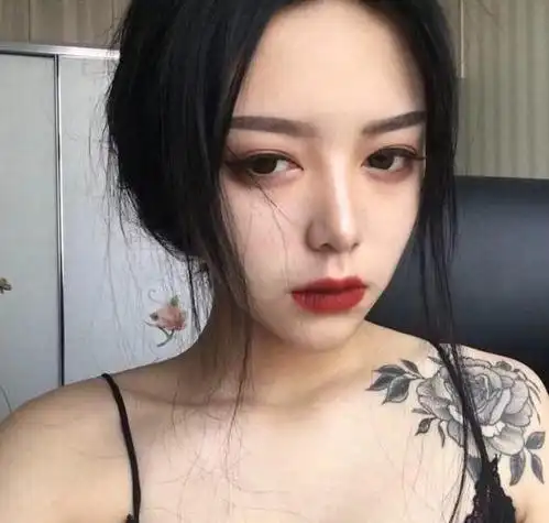 超拽个性头像女生很有范浪漫和宠溺与年龄无关