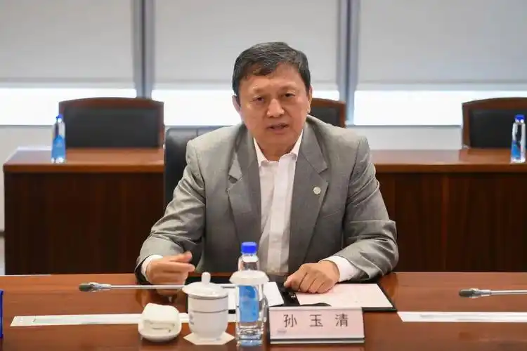 大连海事大学与中远海运集团签署战略合作协议 - 船员