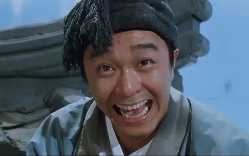 李丽芬这首《得意的笑》旋律轻快,配上星爷的表演太解压了