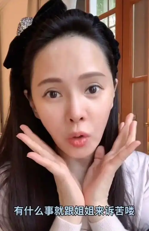 伊能静晒居家隔离生活近照瘦不少带妆出镜难掩老态回应显平和