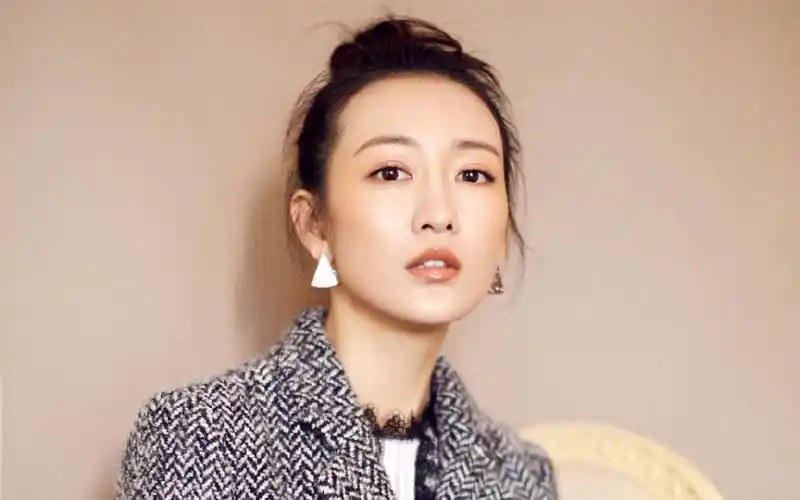 王鸥复工路透曝光,颜值变化引发热烈讨论