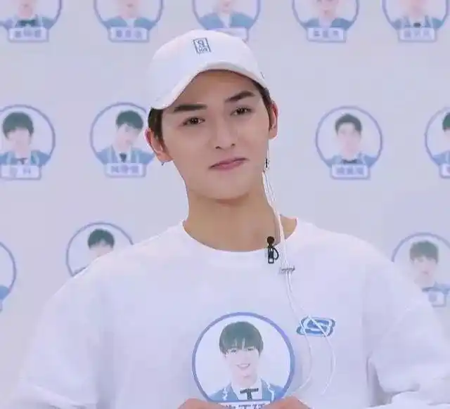 男明星卸妆后:黄子韬双眼无神,张若昀卸完妆后,王俊凯让人服气