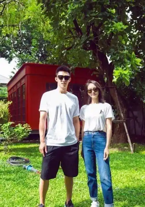 他一部电影火遍亚洲,两人爱情故事很感人_宋茜_黄景瑜_生活