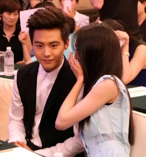 郑爽马天宇公布恋情多年好友终于修成正果