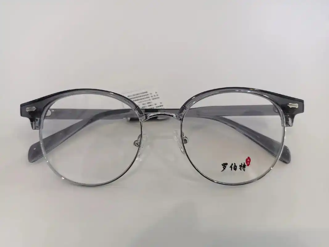 断货王"椰子灰越戴越好看的眉架框眼镜!   - 抖音