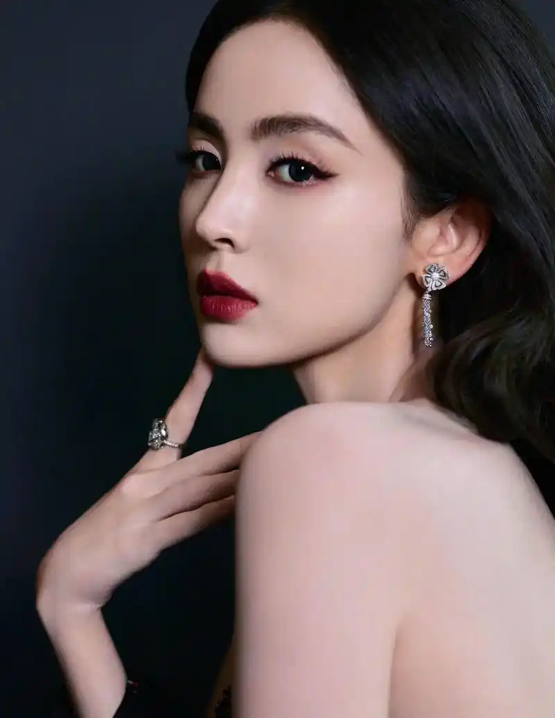 古力娜扎.古力娜扎(gulnazar).1992年5月2日出 - 抖音