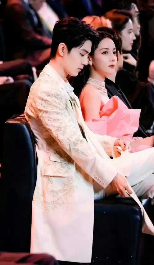 网友p的肖战迪丽热巴微博之夜合照##网友p的肖战迪丽热巴微博之夜