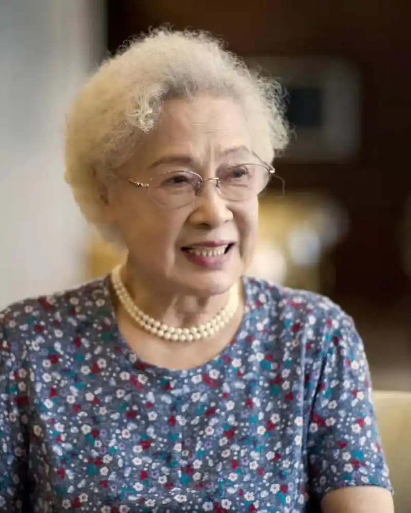 老艺术家秦怡是哪年生的(著名电影表演艺术家秦怡)