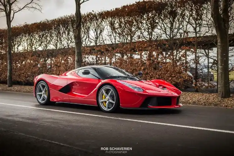 驾驶者:法拉利laferrari