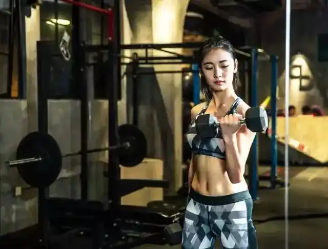 赵粤化身"马甲线"女神!snh48的另一种打开方式