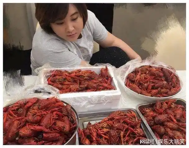 贾玲豪宅曝光接地气与温馨并存网友点赞家崽人更亲近