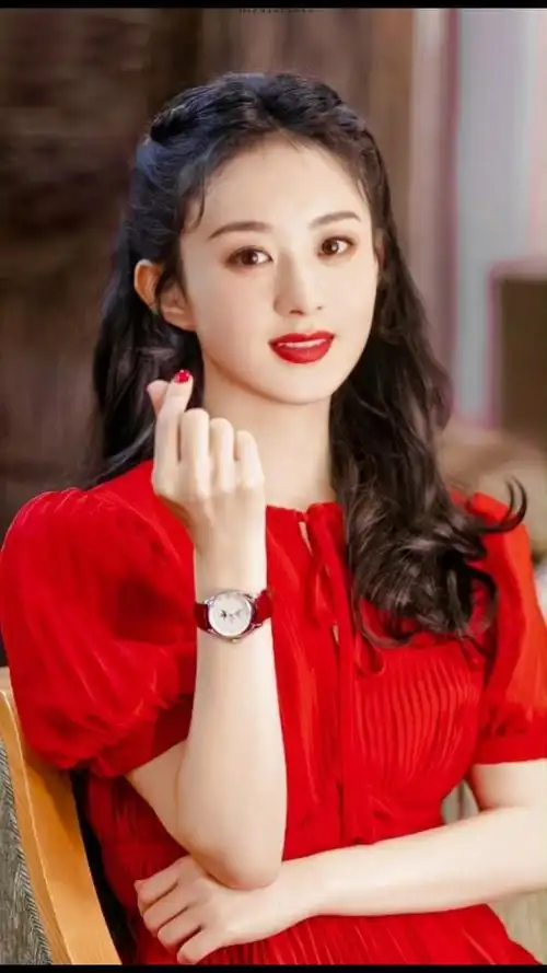 赵丽颖跟红色真的好配红红火火温柔又可爱很有气质