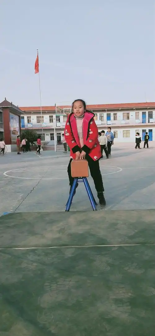 祝楼乡姚村小学四年级跳山羊比赛精彩瞬间