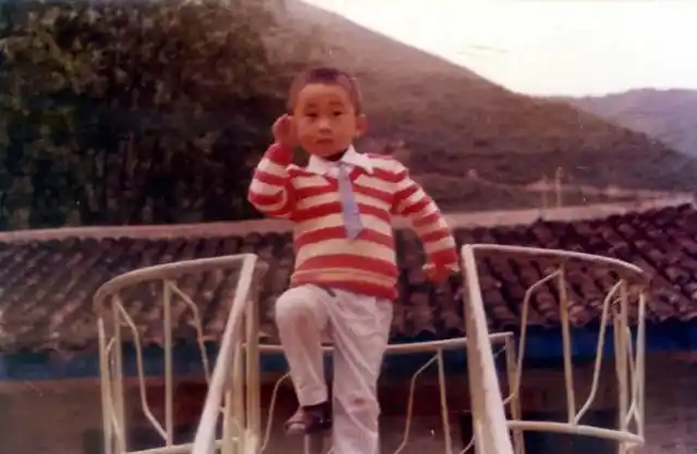 35岁的杨迪就这样在谢娜和汪涵之间改写了自己的结局