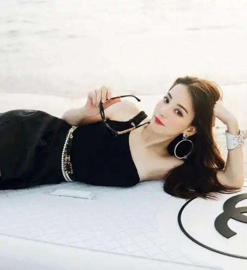 方媛发博破婚变传闻一手烂牌打成王炸除了美貌还有什么