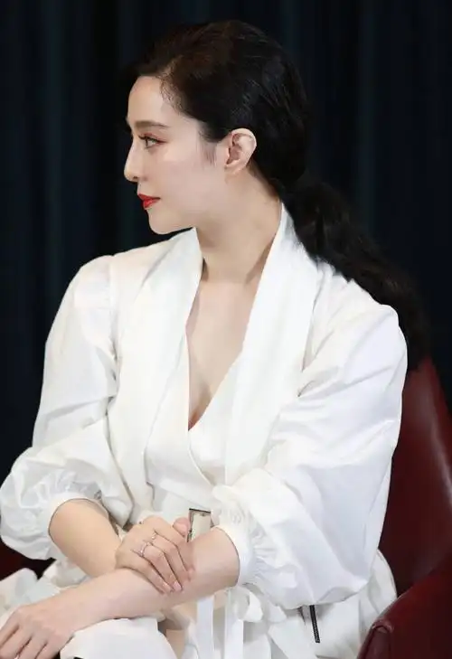 范冰冰出席活动近照看来范爷也是真的老了