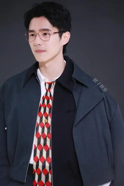 刘昊然金丝眼镜