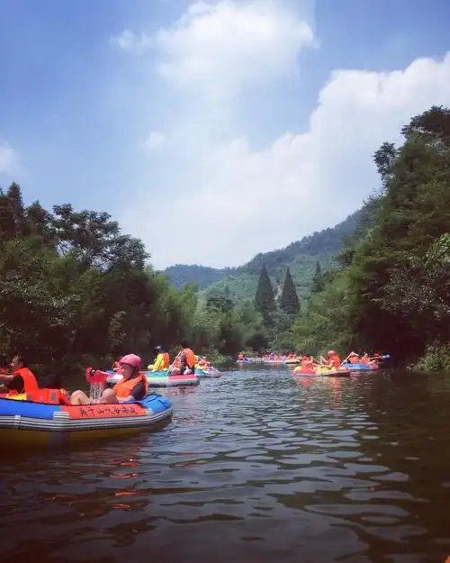湖州德清莫干山峡谷漂流