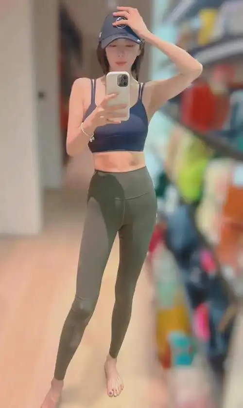 众所周知,张雨绮爱户外爱健身.