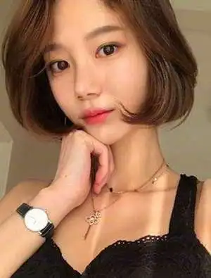 头发多适合什么发型女适合发量多的烫发发型图片推荐