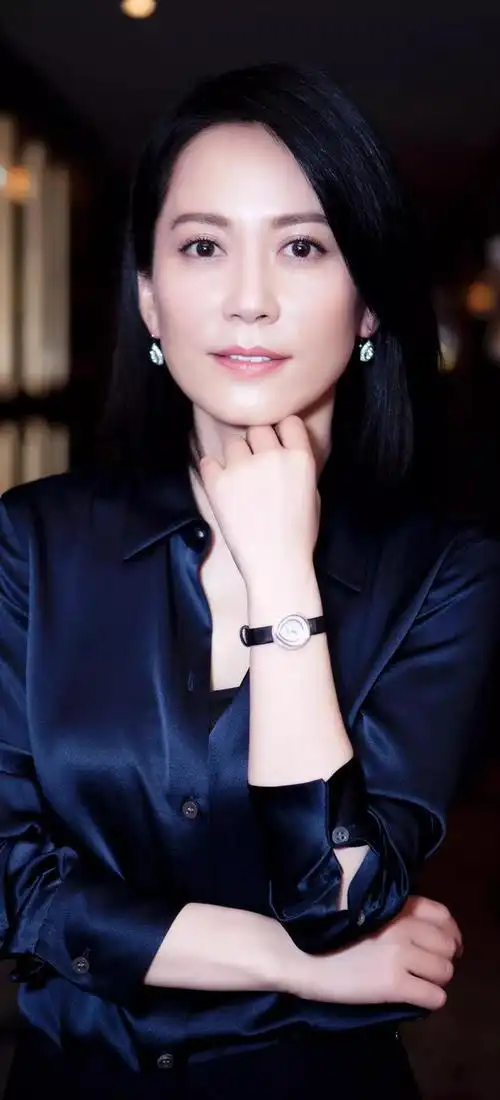 50岁俞飞鸿高清写真曝光颜值不低于20出头的小姑娘至今单身