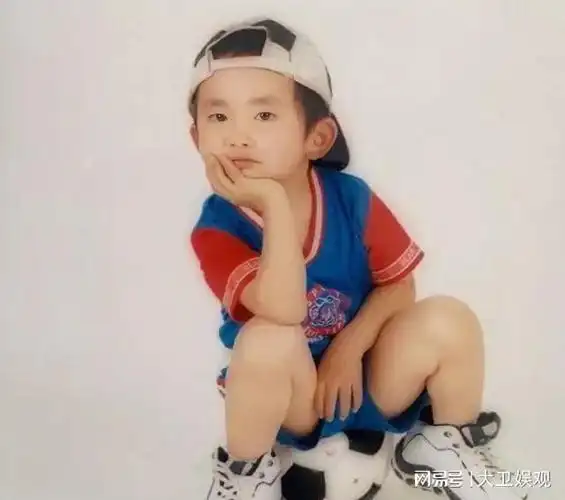 看了易烊千玺在外网爆火的视频才明白他的成功绝不是偶然