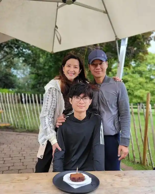 只拍过一部剧演技被狂批|刘恺威|邝文珣|娱乐圈|汪明荃|女演员_网易