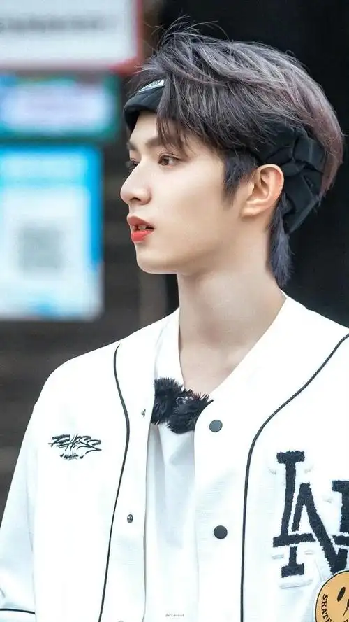 刘耀文从小就拥有一双美丽的眼睛