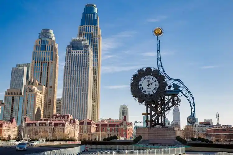 世纪钟便成为与新世纪相伴相随的,天津市最具关注度的标志性建筑之一