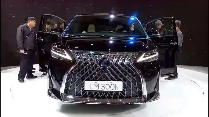 2020款雷克萨斯lm300h车展实拍,坐到后排那刻,我忘记了劳斯莱斯-汽车